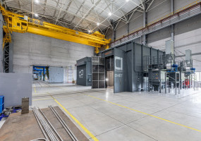 В Москве и Московской области расположены крупнейшие судостроительные и судоремонтные заводы, предприятия по производству и ремонту судовых двигателей, в том числе, для железнодорожных локомотивов. Санкт-Петербургская компания «Дробемет Инжиниринг», один из лидеров в области промышленной очистки металла с 1996 года. Предлагаем заказать и купить высокотехнологичные обитаемые дробеструйные камеры, спроектированные для решения задач судоремонтной, судостроительной и двигателестроительной отраслей в Москве, МО 