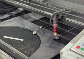 КУЗРТ изготавливает изделия по чертежам, эскизам и ТЗ: от единичных деталей до серий. Работаем с фторопластом, капролоном, полиуретаном, силиконовой и технической резиной. Обеспечиваем точность, подбор материала, соблюдение ГОСТ и стабильность поставок.