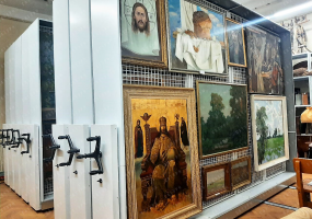 Передвижные стеллажи для картин в музей