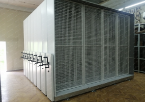 Стеллажи с сетками передвижные