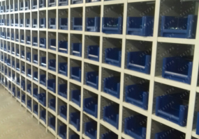 Ячеистый стеллаж с секциями