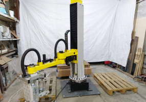 Робот (манипулятор) - укладчик ПЭТ бутылок (бутылей) с водой на паллету (паллетайзер) 