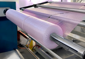 Цветная пузырчатая пленка для упаковки товаров, купить ВПП оптом