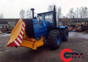 Трактор Т150 с отвалом