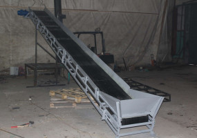 Ленточный конвейер с шевронной лентой