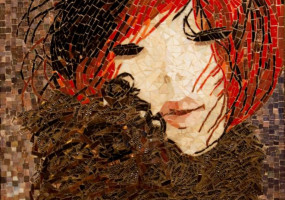 Мозаичное панно "Девушка с боа"