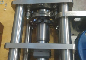 Узел натяжки  нитей