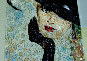 Портрет из мозаики утончённой дамы