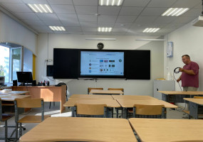 Интерактивная панель с меловой поверхностью