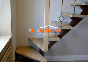 Лестница на центральном косоуре Ассоль-31