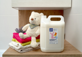 Предназначен для смягчения ткани, облегчения процесса глажки, нейтрализации статического электричества, повышения износостойкости, ароматизации изделий из всех видов тканей, в том числе детских.