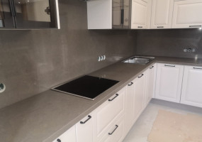 Столешница и стеновая панель из кварцевого агломерата Caesastone 4350 Mink