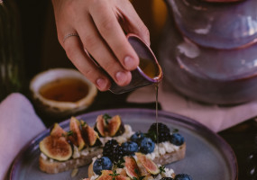 Скандинавская тарелка 24см и Чайник 1200мл серия Туманный Лориэн