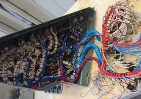 Монтаж жгута прроводов в аппаратуру