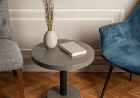 Бетонный журнальный столик