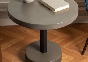 Современный бетонный столик