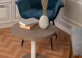 Бетонный столик для балкона