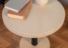 Современный бетонный столик