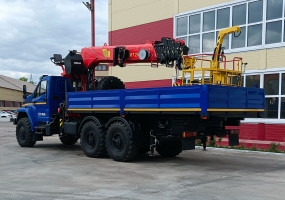 Бортовой Урал с КМУ и люлькой от завода "Борус"