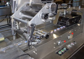 Упаковка таблеток в индивидуальные пакетики