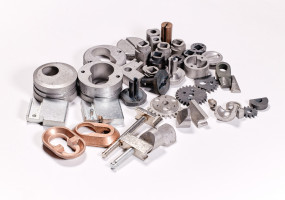 Детали дверных замков и фурнитуры.