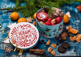 круглая коробка для новогодних подарков griffelbox.ru