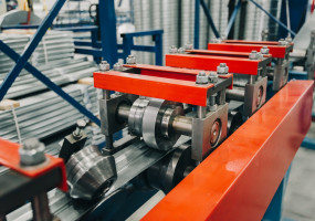 Автоматическая линия для производства шинорейки в цехе производства ООО ПК Вентиляционные системы