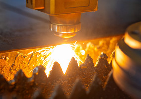 Рабочая зона станка позволяет резать материалы размером до 1500х3000 мм