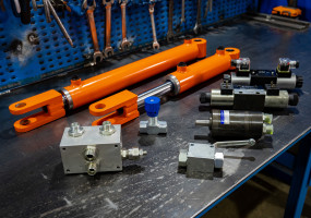 Сохраняем инвестиции наших партнеров, устраняя и минимизируя сбои в работе гидрооборудования полным циклом технического обслуживания. Самостоятельно изготавливаем гидроцилиндры, детали для ремонта и РВД любой сложности, доверяя накопленному опыту и квалификации сотрудников