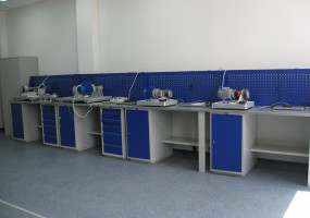 верстаки и промышленная мебель