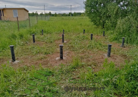 Монтаж свайного фундамента