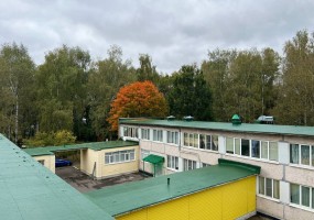 Надежная и безопасная кровля для детских садов и школ из эластичной мастики «Абрин». Высокая термостойкость, химическая защита и долговечность. 