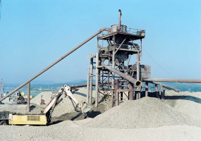 Сортировочная установка для разделения грунта на песок и гравий